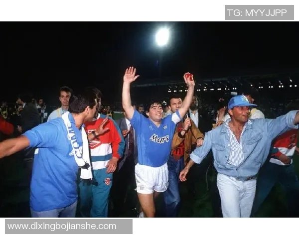 马姓足球球星风采展示 聚焦马拉多纳与马内的辉煌历程